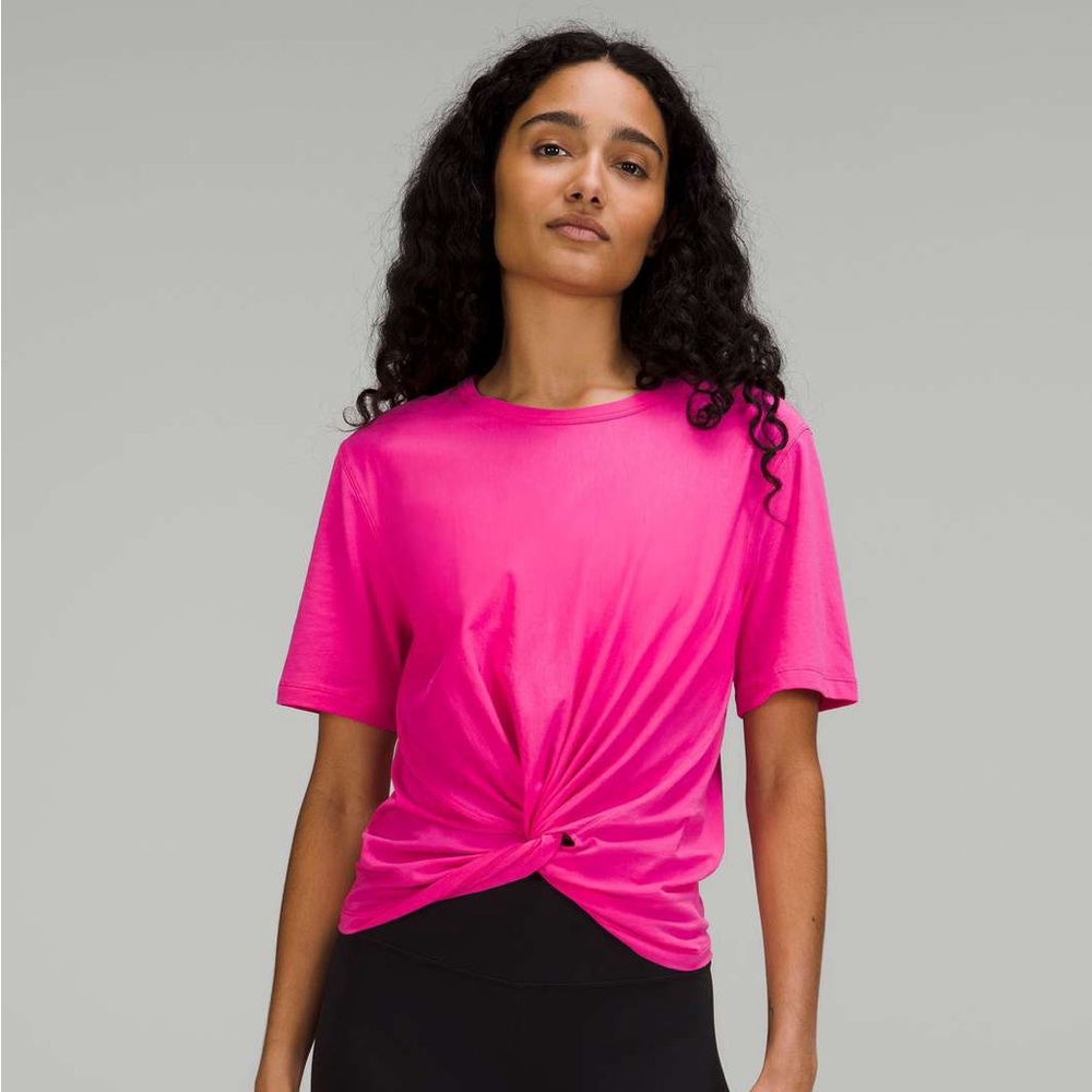 Lululemon Crescent tee sonic pink